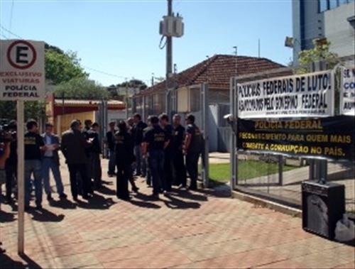Protesto por melhores condições de trabalho na fronteira » 









