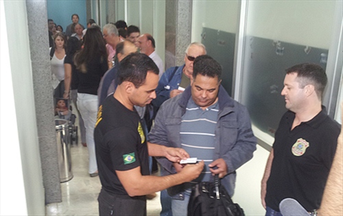 PF faz operação padrão no aeroporto de Campo Grande e vistoria todas as bagagens