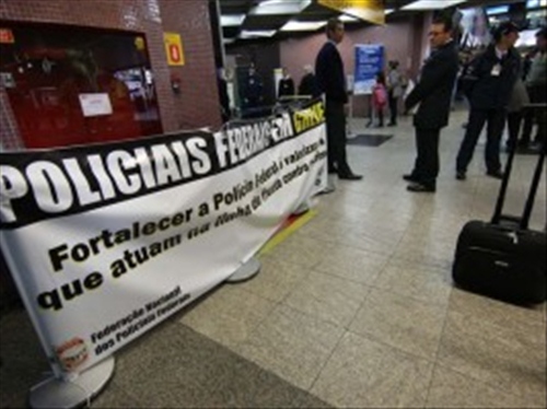 Policiais federais fazem novo protesto no Aeroporto Afonso Pena » 


