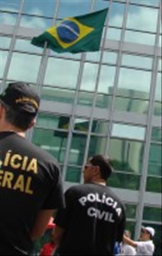 Fenapef protesta contra militarização da segurança pública » 


