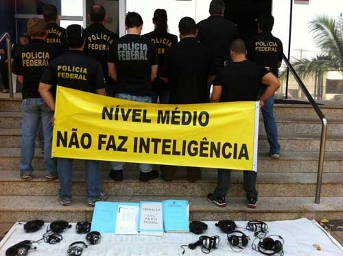 Agentes investigativos entregam os cargos 
MATO GROSSO DO SUL 
