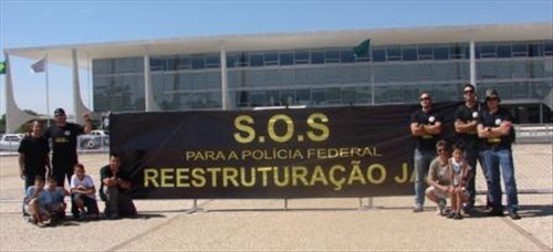 Policiais Federais iniciam vigília em frente ao Palácio do Planalto » 









