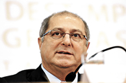 Servidores têm reajuste ameaçado »