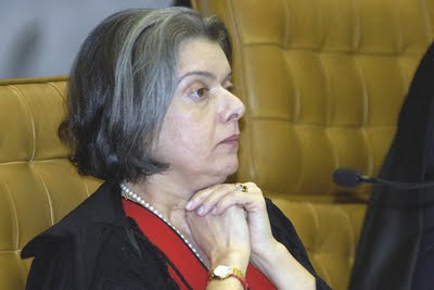 STF discute base de cálculo de adicional para servidor »