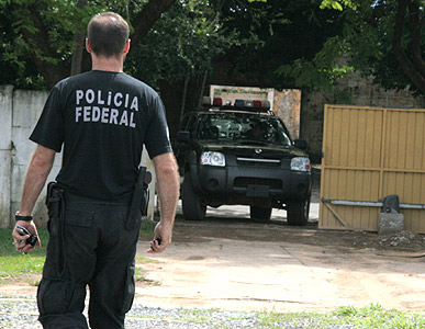 IN normatiza remoções de policiais »