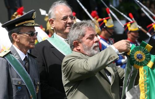 Sob pressão dos militares, Lula abranda a Comissão da Verdade »