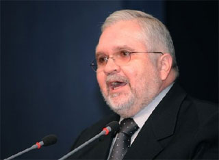 Procurador defende poder para investigar »