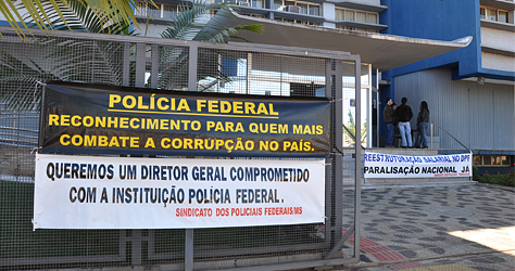 Servidores da PF paralisam atividades e avaliam direção