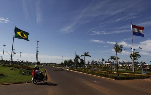 Fronteiras abertas ao narcotráfico e ao contrabando »
