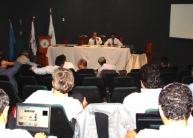 Policiais fazem primeira AGE de 2011 »