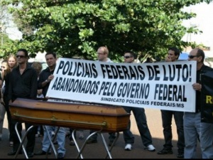 Policiais federais fazem protesto pela "sobrevivência" da instituição